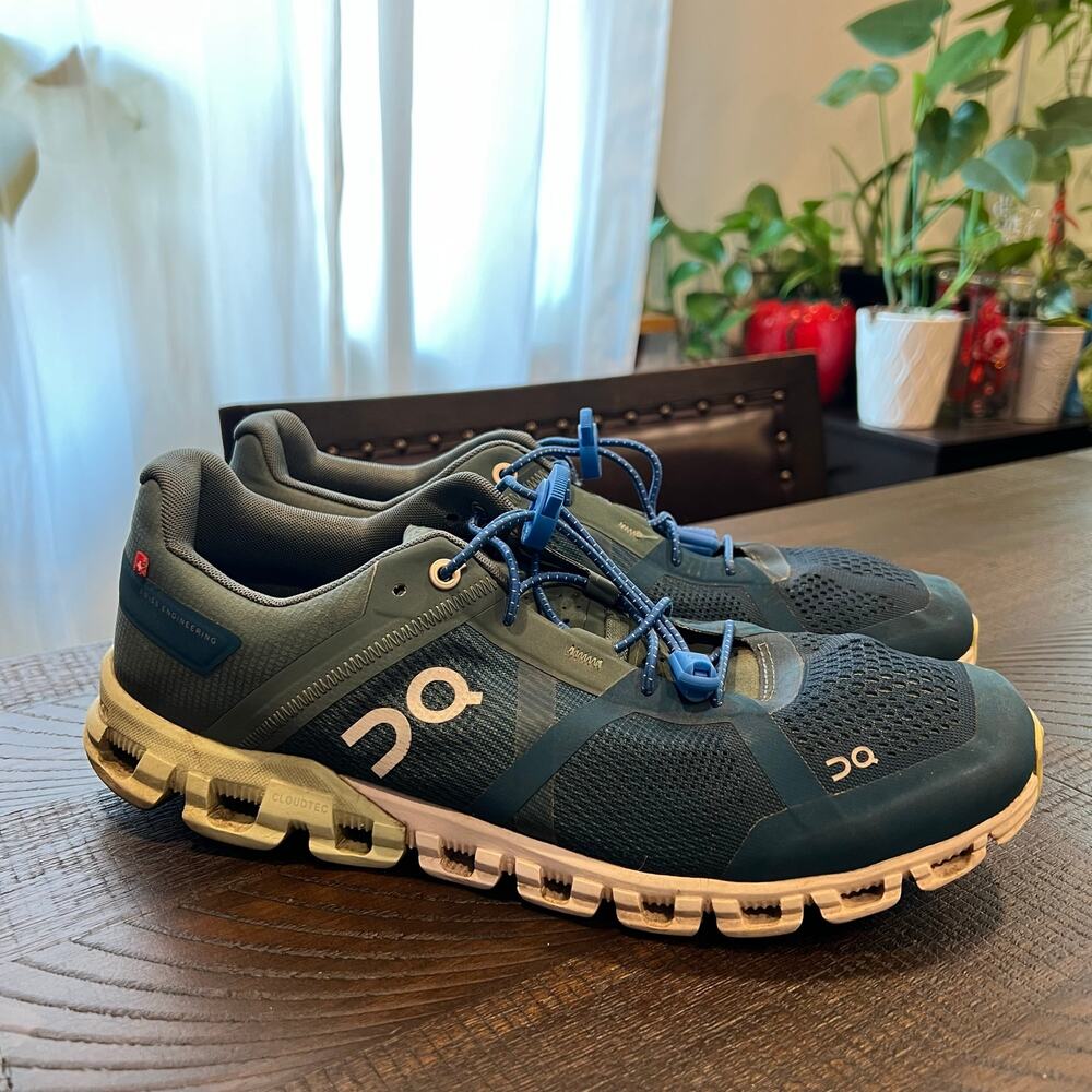 On Running Cloudflow teal/blue running shoes 9.5 Men